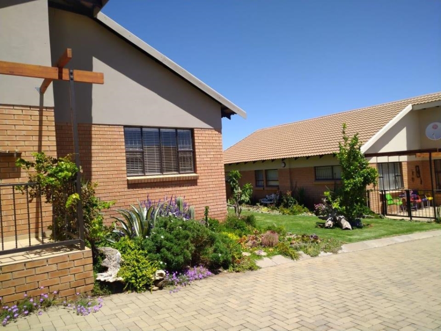 2 Bedroom Property for Sale in Langenhovenpark Free State